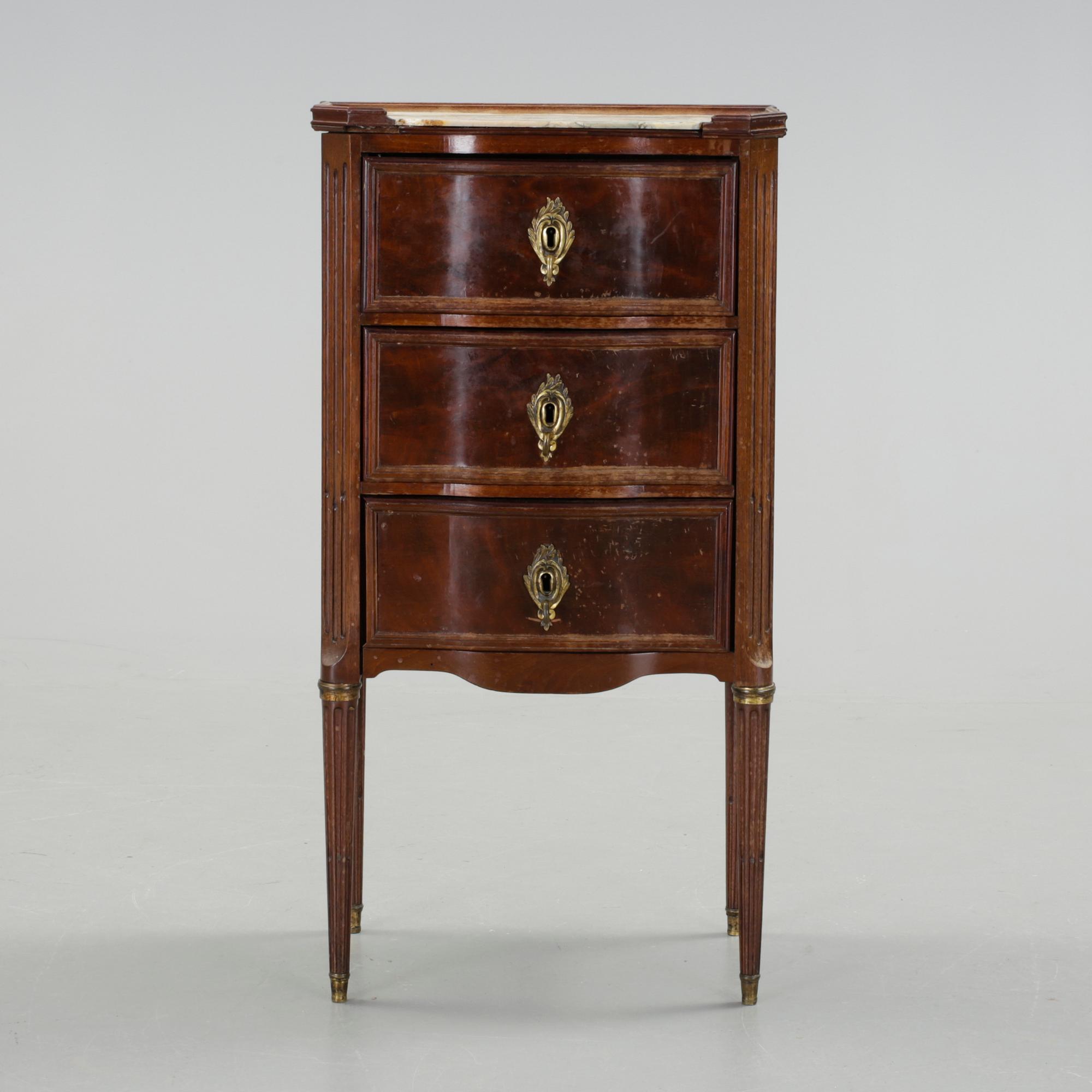 BYRÅ, rokokostil, 1800-tal.