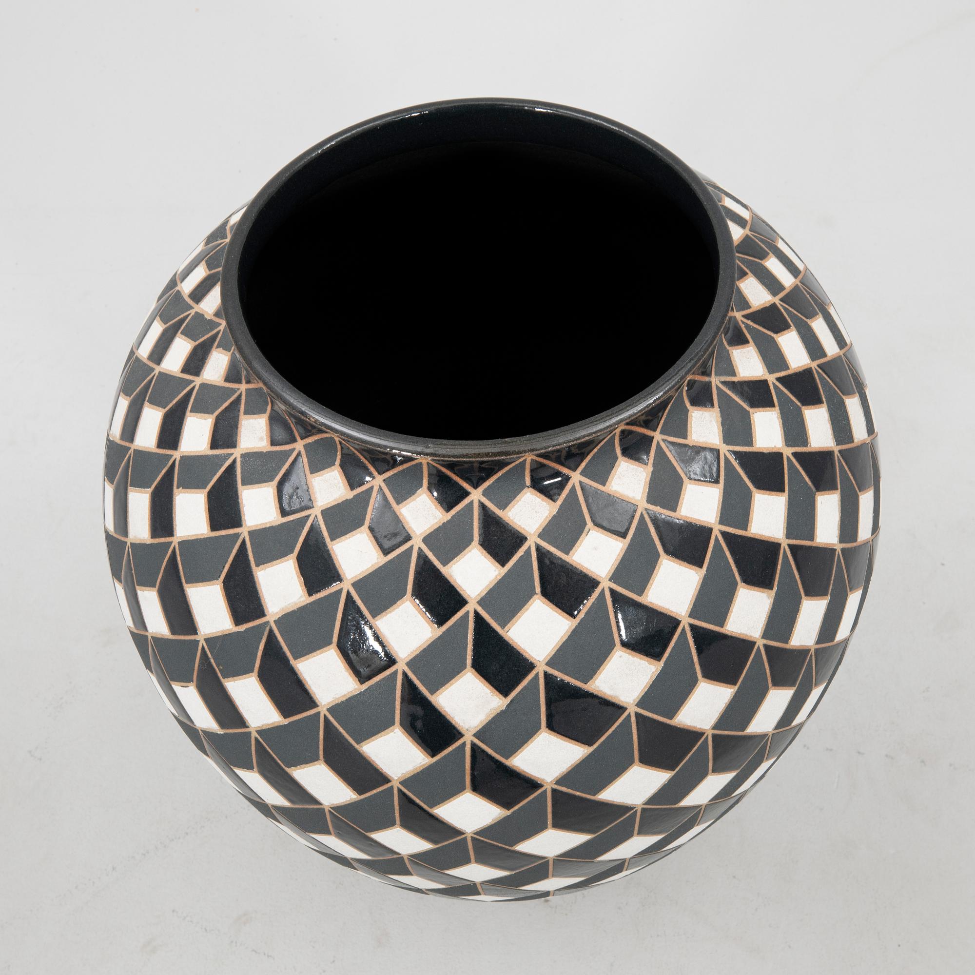 Bente Brosböl Hansen, floor vase signed.