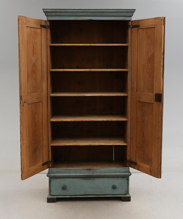 KLÄDSKÅP, 1800-talets första hälft.