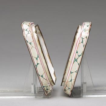 FAT, ett par, emalj på koppar. Qingdynastin, 1700-tal.