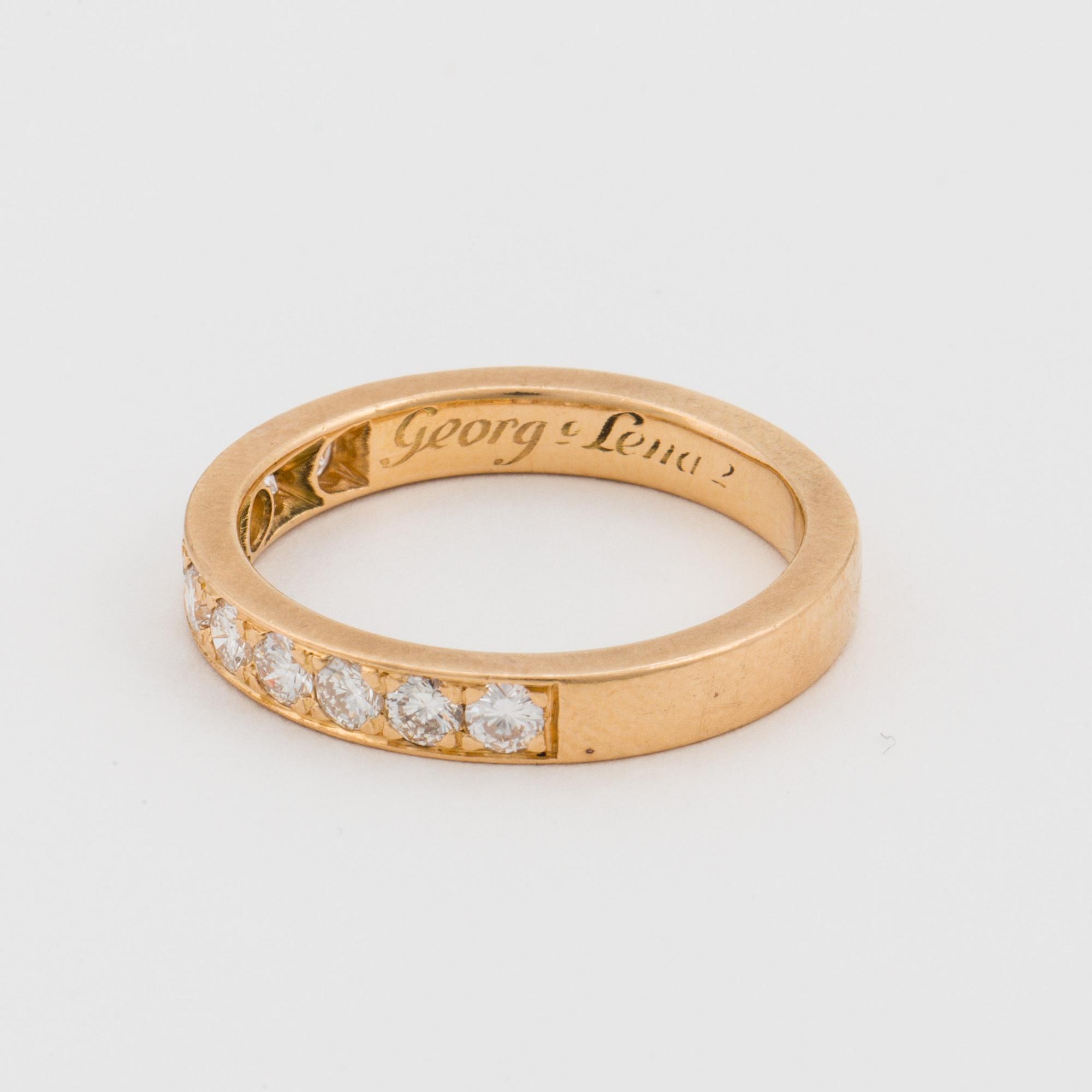 HALVALLIANSRING med briljantslipade diamanter.
