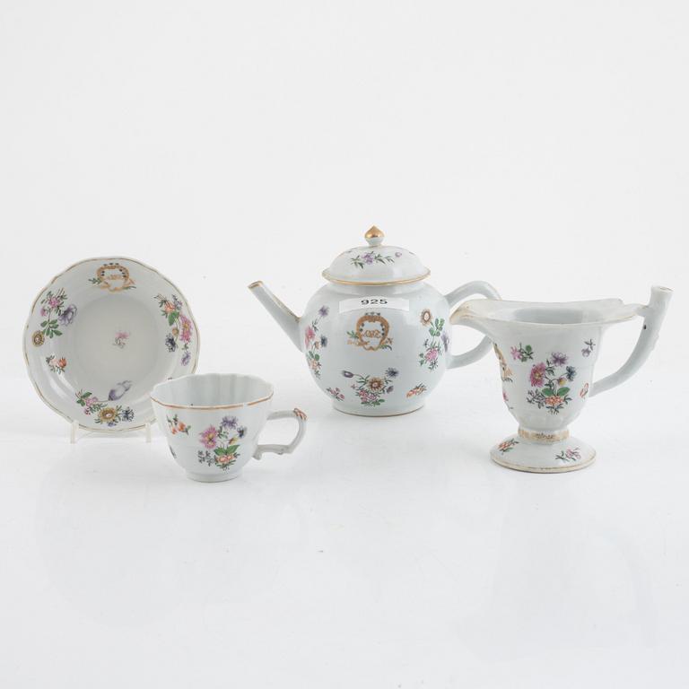 A Chinese porcelain tea service, 14 pieces, Qing dynasty, Qianlong (1736-95).