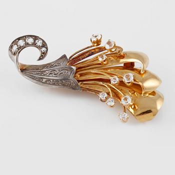 BROSCH, 18K guld samt silver med fasettslipade vita stenar, Wilhelm Harbeck, Stockholm, 1948. Vikt 15,5 gram.