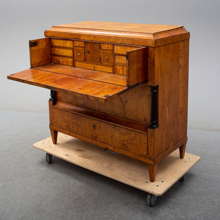 A mid 19th century chest of drawers.