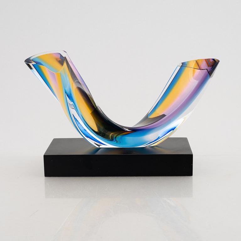 Göran Wärff, a glass sculpture, "Fenomen Prisma", numbered 222/399.