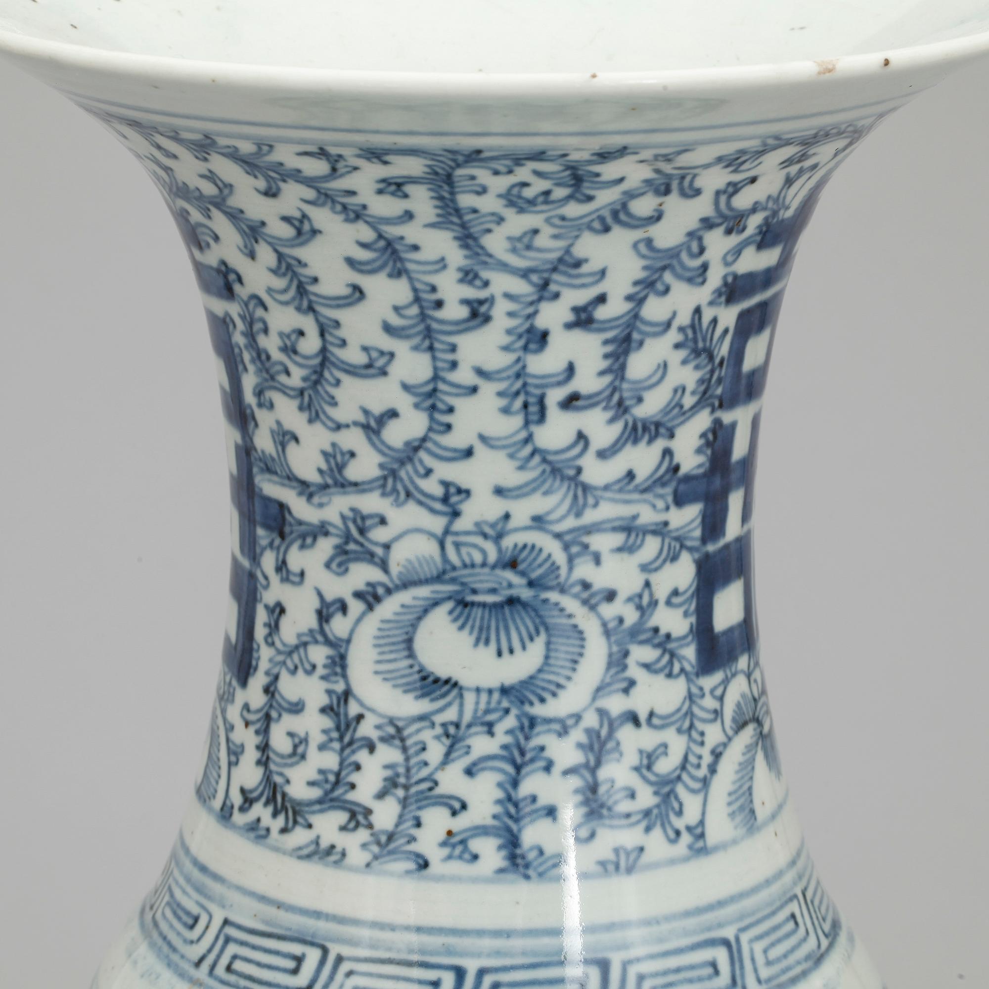 VAS. Porslin, Kina, 1900-tal.