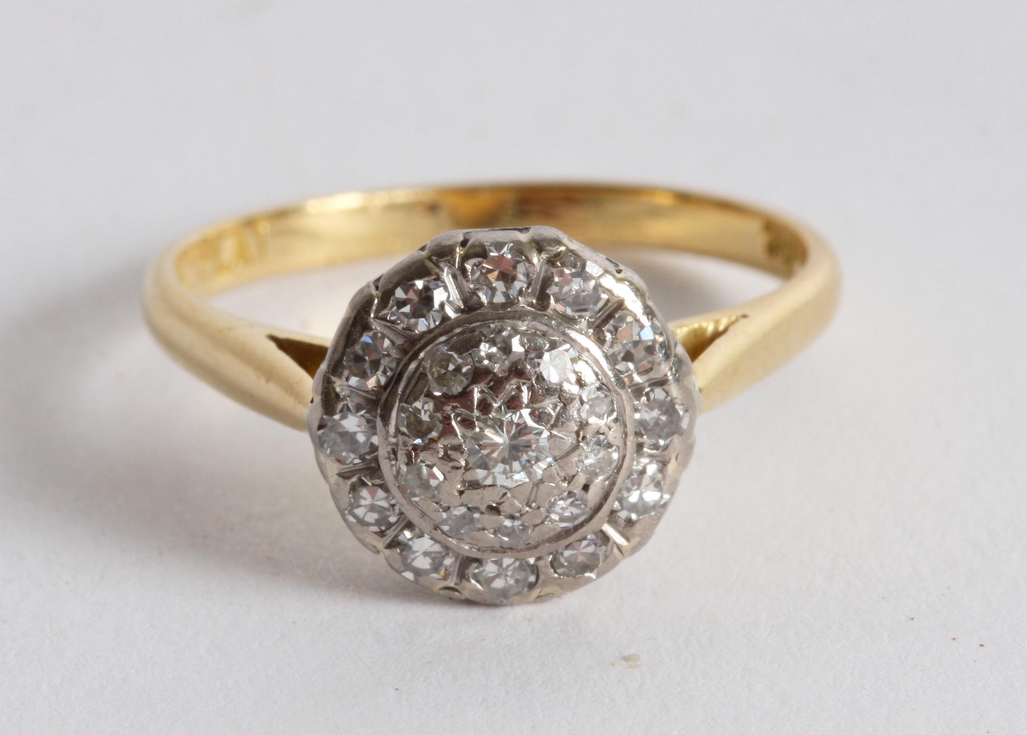 RING, 18 K guld med små briljanter, totalt c:a 0.39 ct.