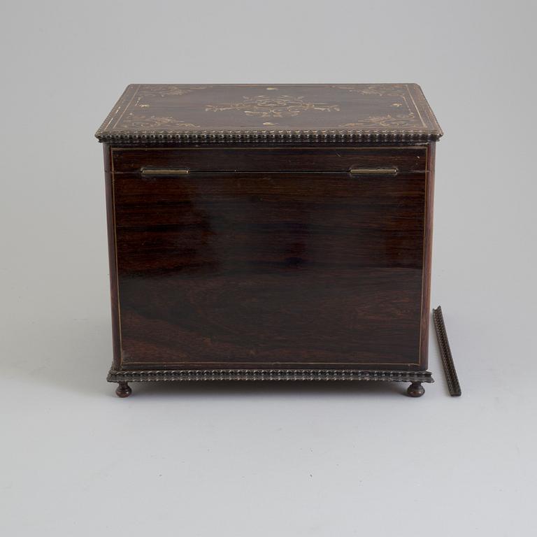 A 19TH CENTURY SPIRIT BOX.
