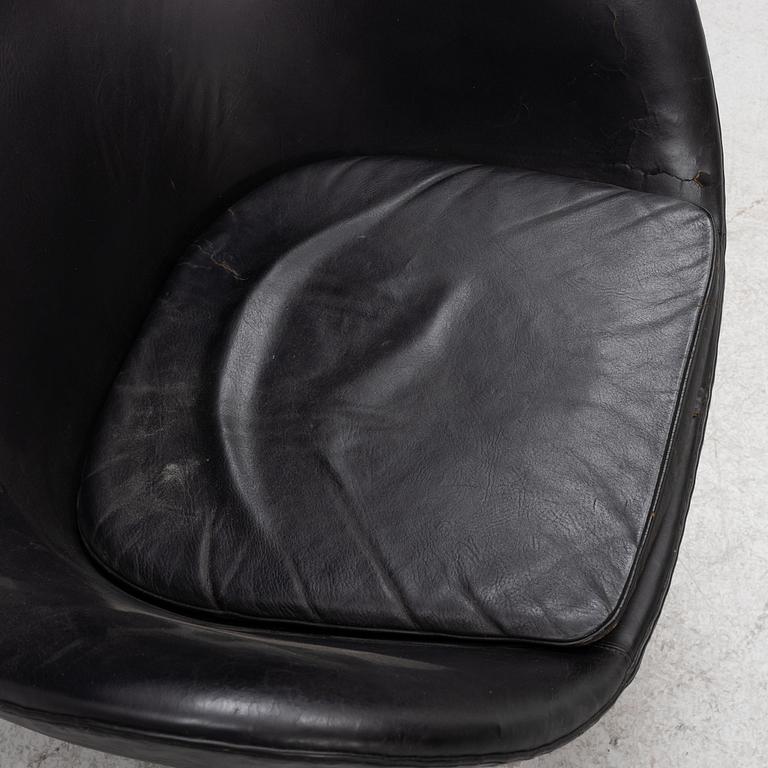 Arne Jacobsen, fåtölj, "Ägget/The Egg Chair",  Fritz Hansen, Danmark 1971.