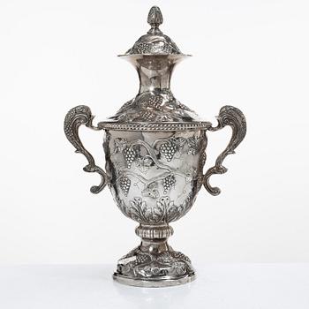 Lale Silverware & Co Ltd, a sterling silver wine cooler/lidded urn, Istanbul, Turkey 20th century.