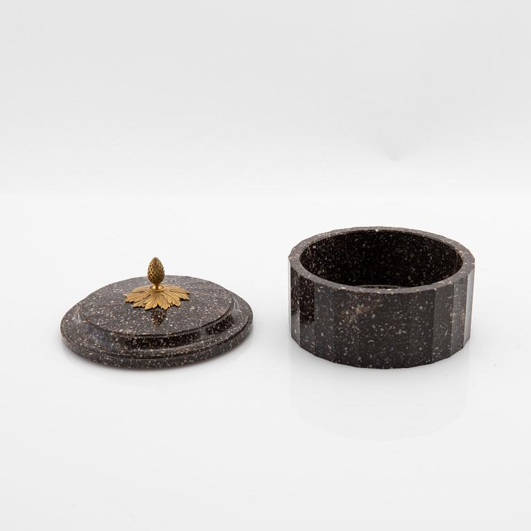 Butter box with lid, Älvdalen, early 19th century, Empire style.