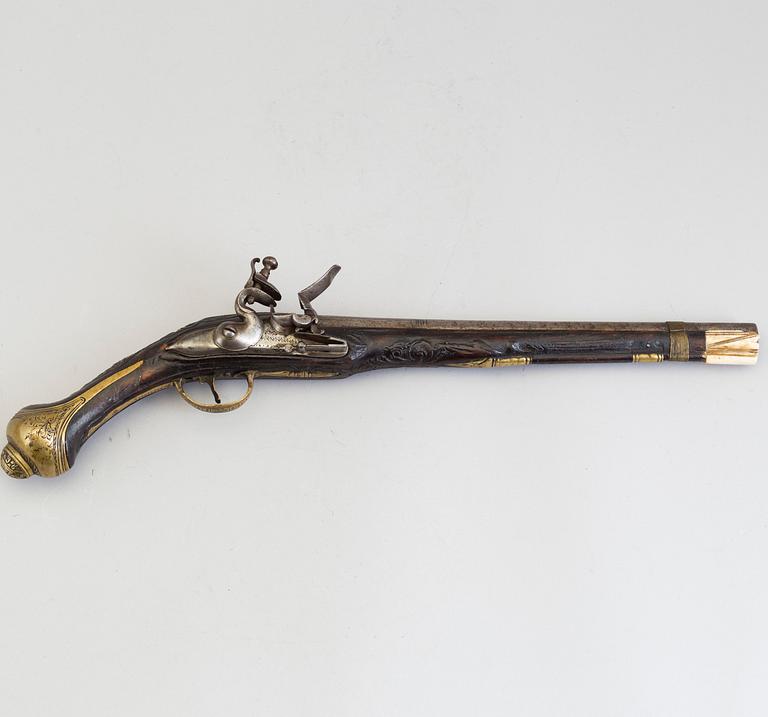 FLINTLÅSPISTOLER, 2 st, 1700-tal, för den orientaliska marknaden.