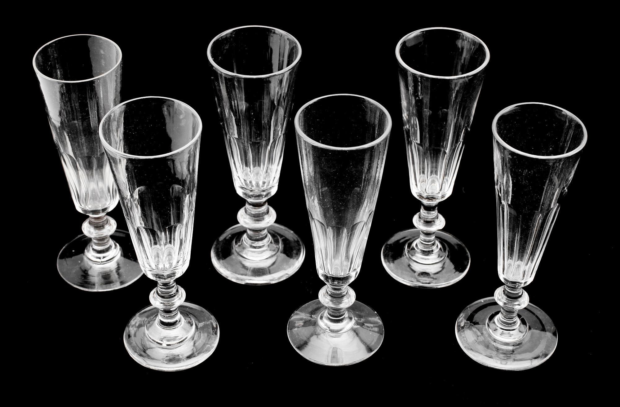 CHAMPAGNESTRUTAR, 6 st snarlika, 1800-talets andra hälft.