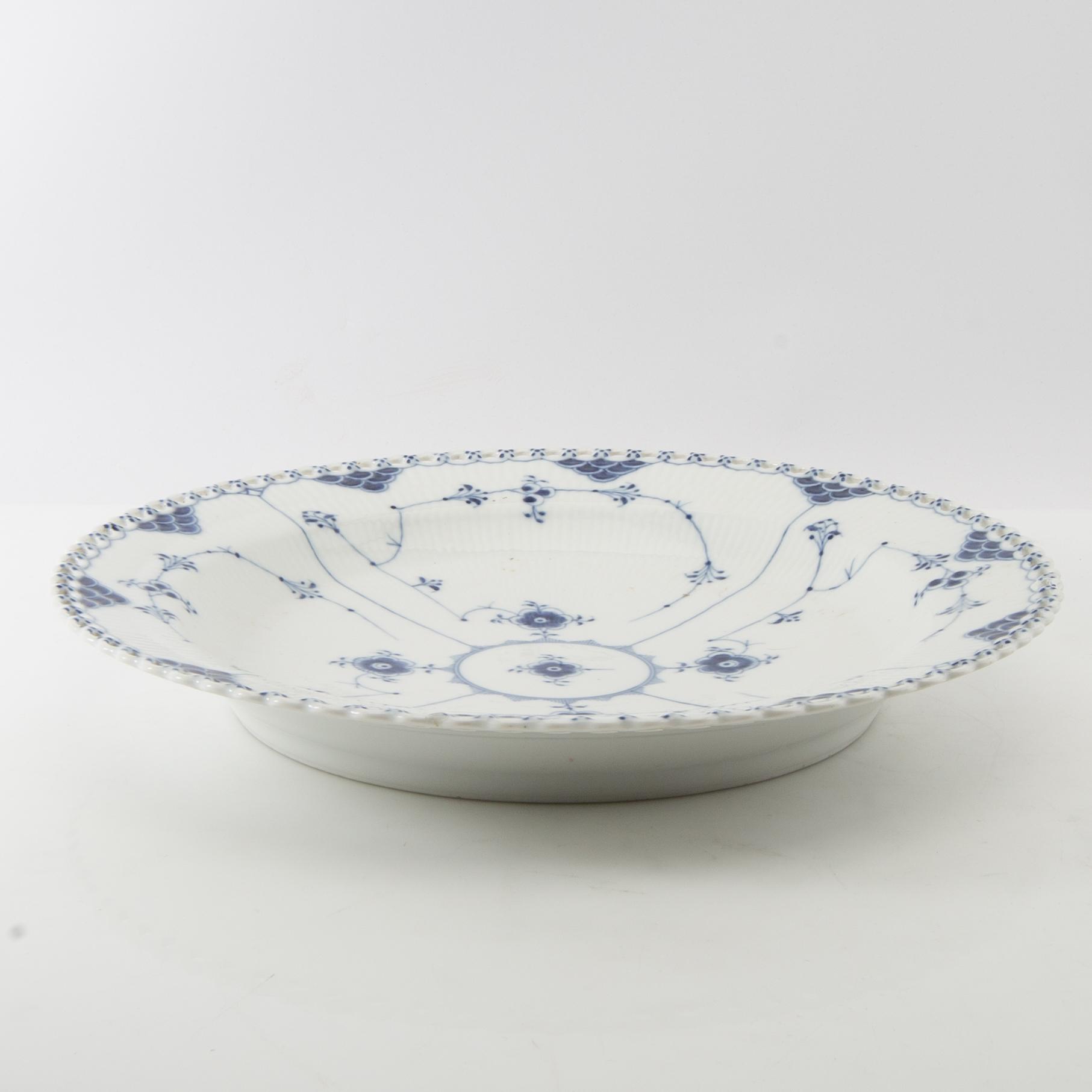 Serveringsfat "Musselmalet", helblonde, Royal Copenhagen Danmark tidigt 1900-tal porslin.