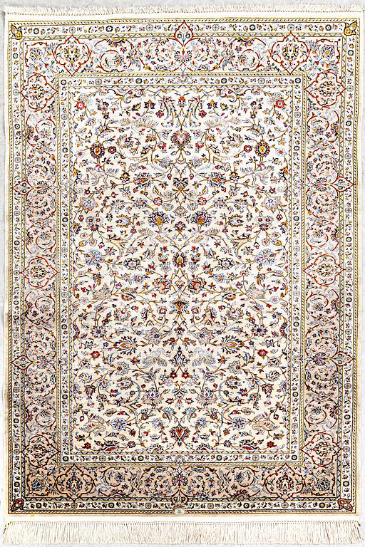 Matta, silke Keshan, figural, signerad ca 157x 102 cm.