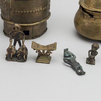 Two Forowas / Receptacle for gold dust, and five goldweights, Ashanti, Ghana.