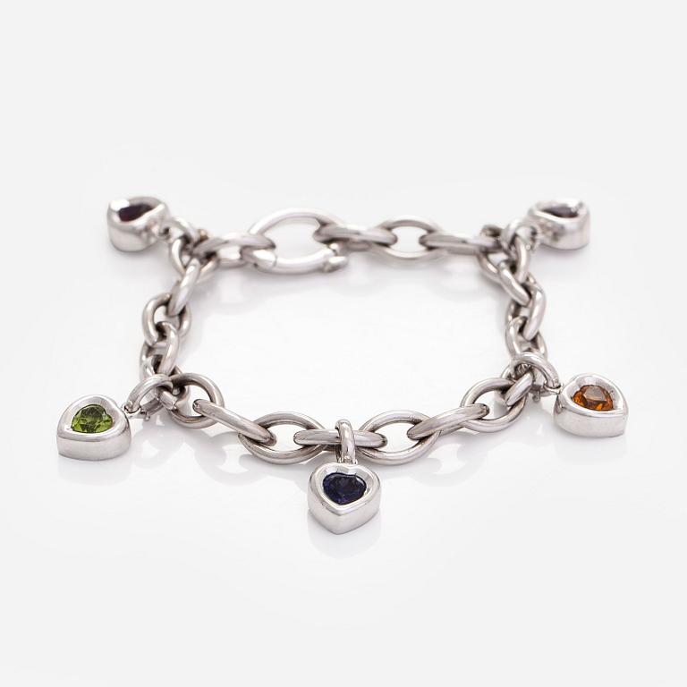 Armband, 18K vitguld med berlocker av hjärtslipade färgstenar och en briljantslipad diamant.
