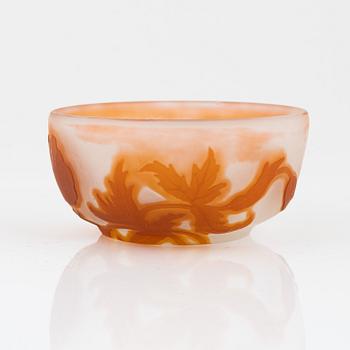 Emile Gallé, an Art Nouveau cameo bowl, around 1900.