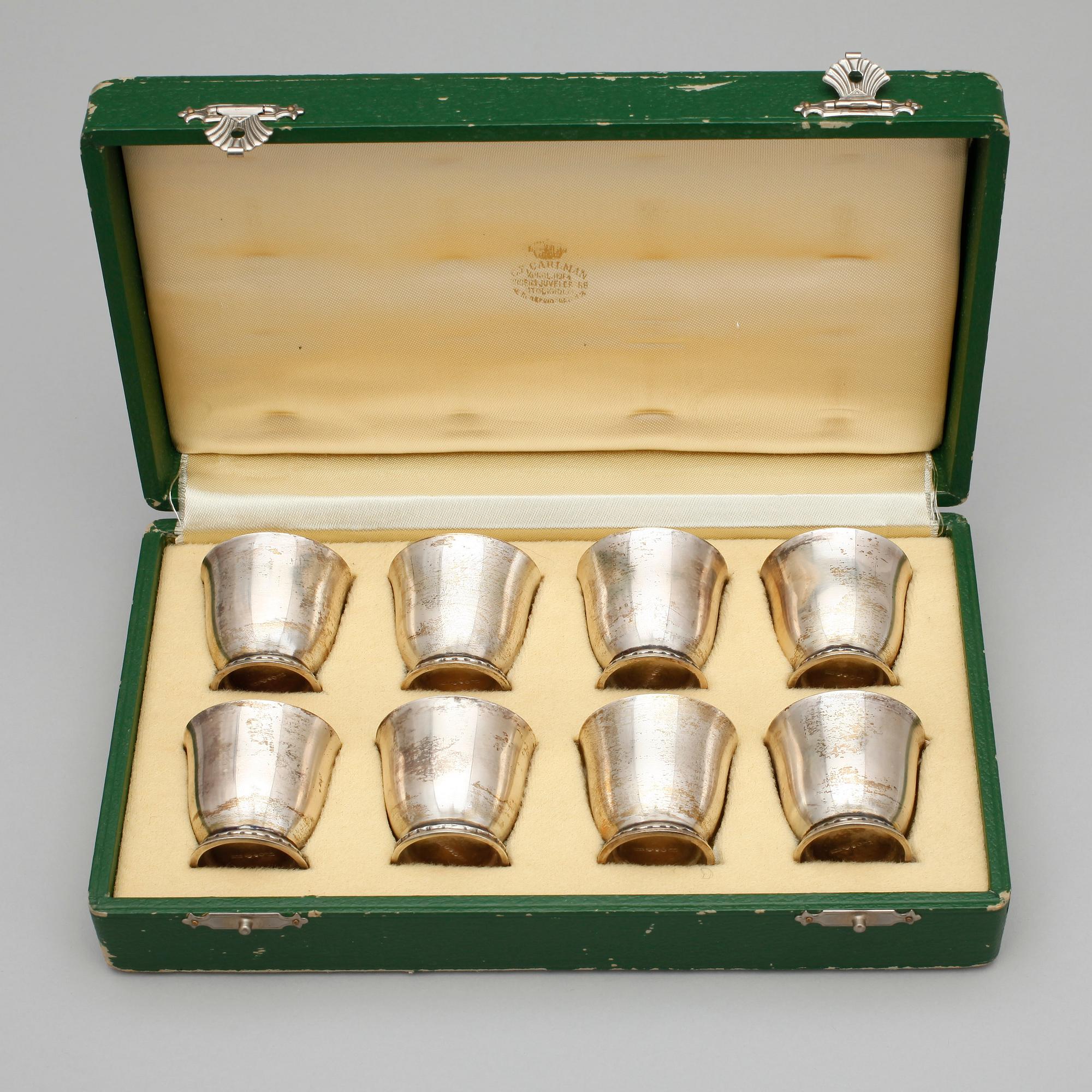 SUPKOPPAR / BÄGARE, 8 st, silver, Carl Fredrik Carlman, 1945. Vikt ca 365g.