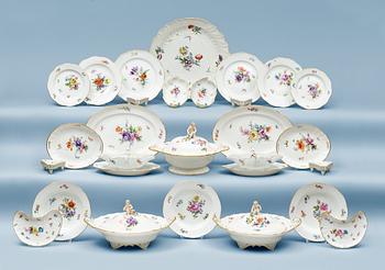 1236. An extensive Meissen dinner service, ca 1900. (104 pieces).