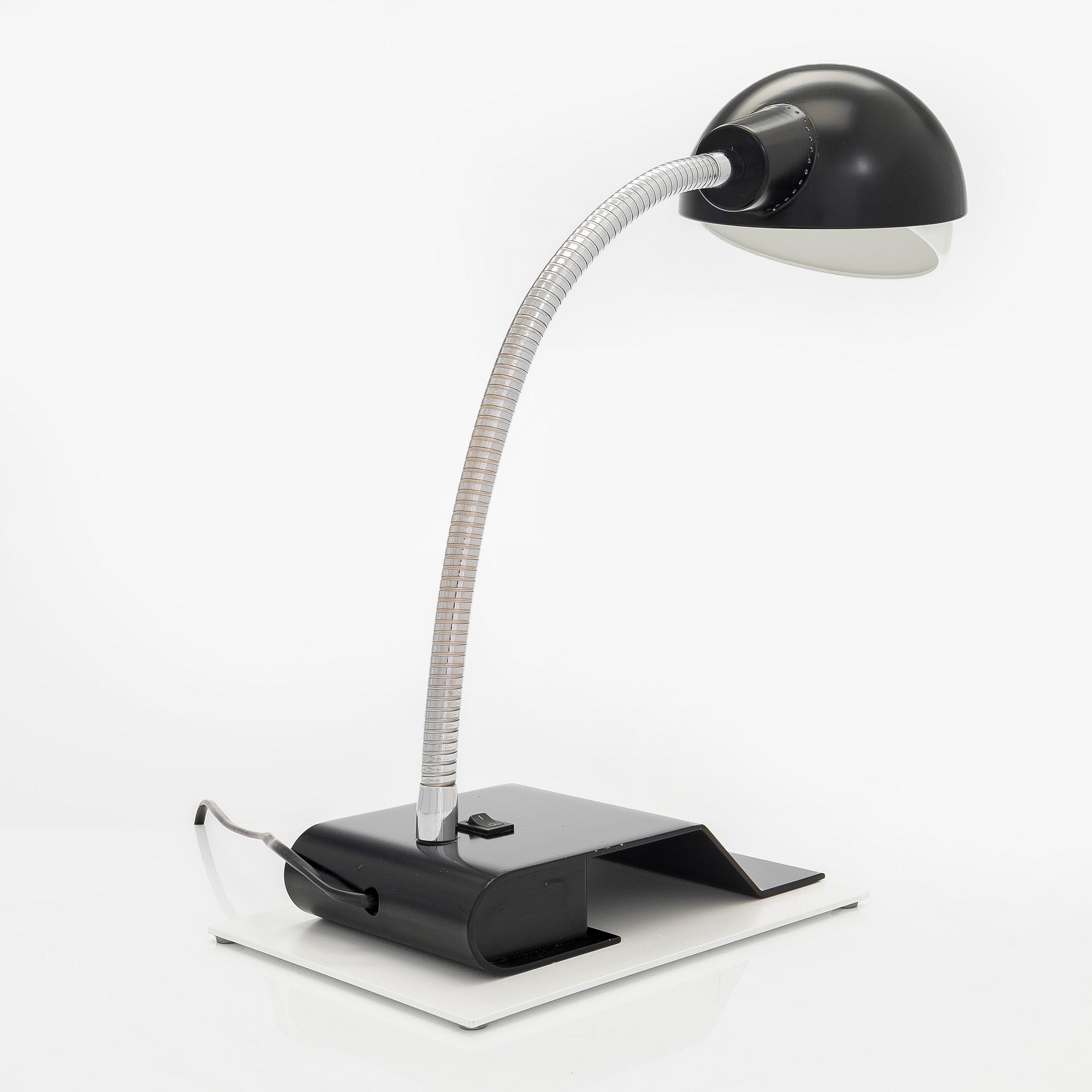 Alvar Aalto, Bordslampa, modell A703, för Artek 1900-talets slut.