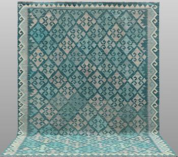 A Kelim carpet, 297 x 201 cm.