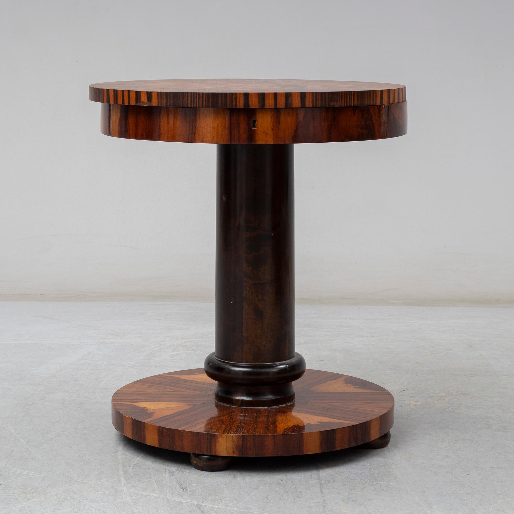 An Art Deco sewing table, 1920s / 30s.