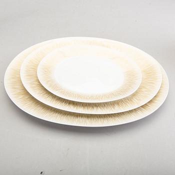 Raymand Loewy, a 56 pcs porcelain dinner service, Rosenthal, Tyskland.