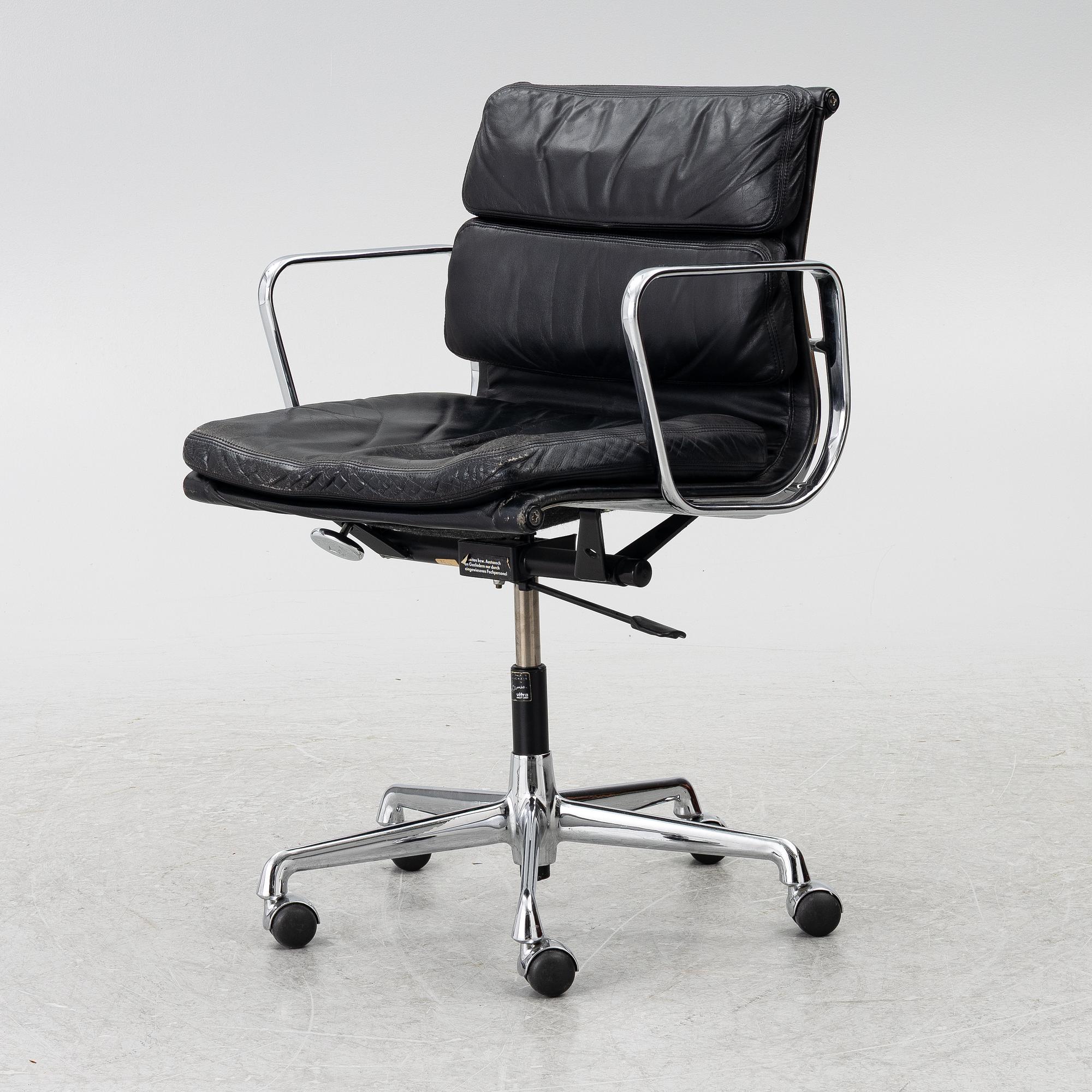 Charles & Ray Eames, a "Soft Pad" swiveling desk chair model EA217, Vitra.