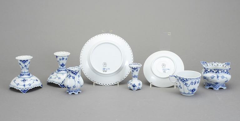 KAFFESERVIS, 25 delar, bl.a. "Musselmalet helblond", Royal Copenhagen.