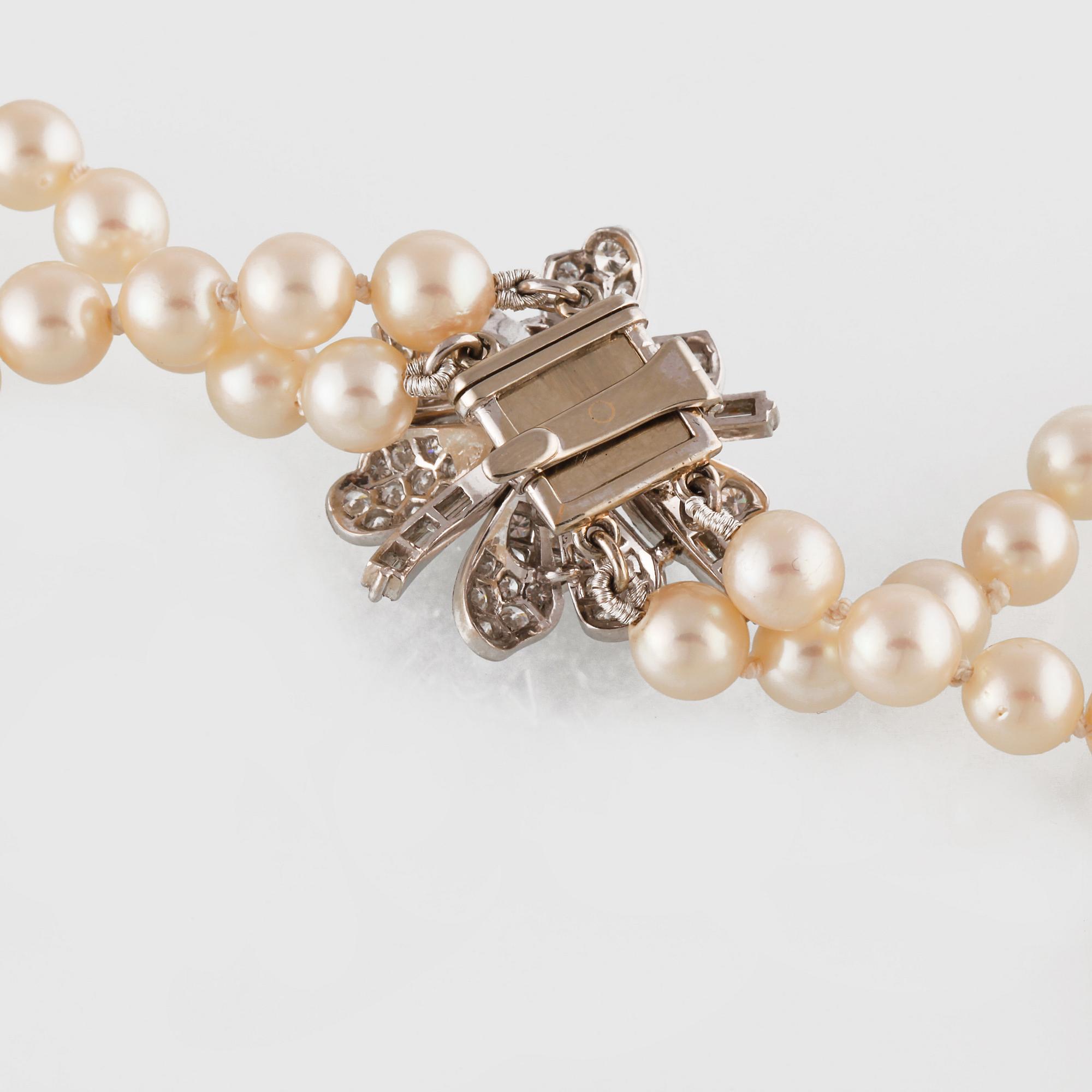 COLLIER, odlade saltvattenspärlor, lås i 18K vitguld med 8 baguett och 72 briljantslipade diamanter, utländska stämplar.
