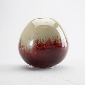 ULLA & GUSTAV KRAITZ, stoneware sculpture, apple, Fogdarp, Förslöv, Sweden.