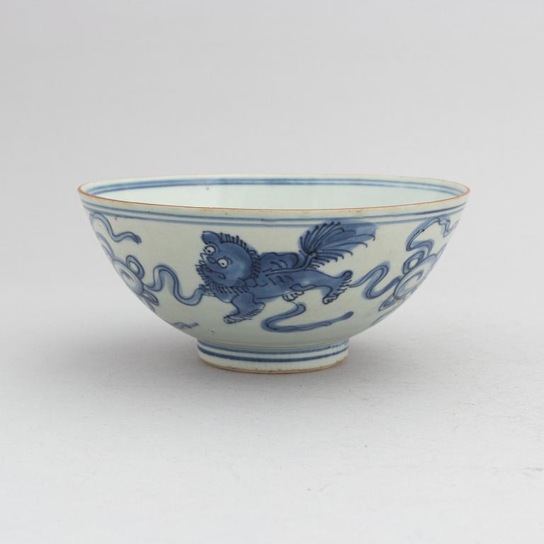 A Chinese blue and white porcelain bowl with buddhist lions chasing a ball with ribbons, Ming dynasty (1368-1644).