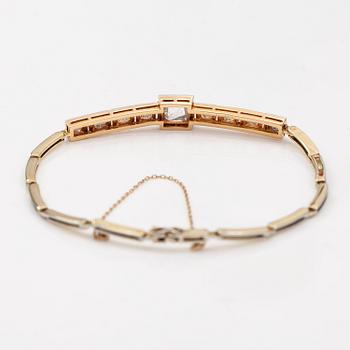 A 14K gold bracelet with rose-cut diamonds ca. 1.57 ct in total.