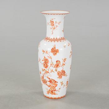 A porcelain floor vase from Kaiser in Germany, second half of the 20th century.