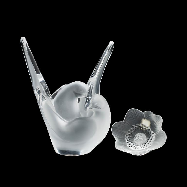 VAS samt DEKORATION, 2 delar, glas, Lalique, France. 1900-talets andra hälft.