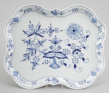 UPPLÄGGNINGSFAT, porslin, lökmönstret, Meissen.