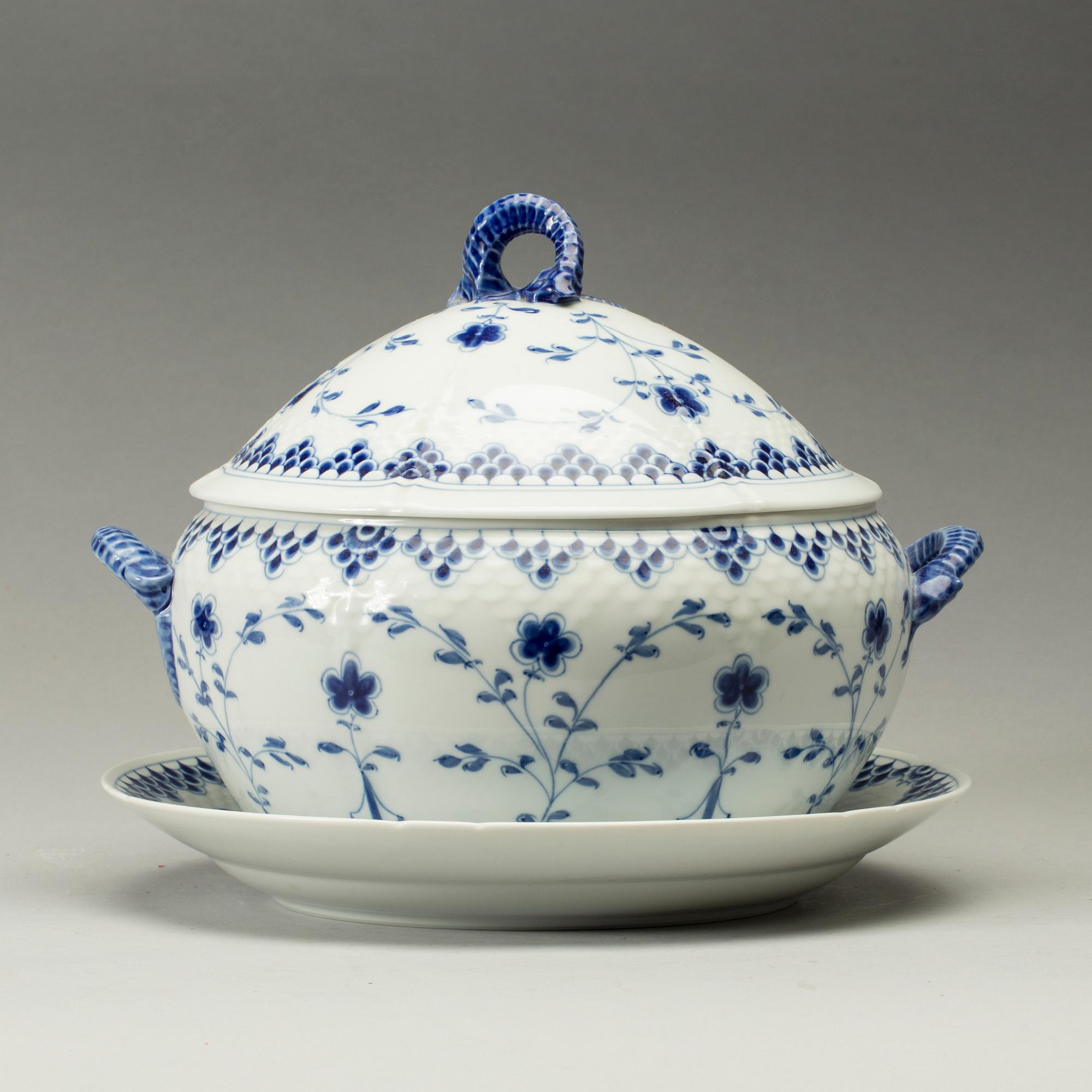 TERRIN, porslin, Musselmalet, Bing & Grøndahl, Danmark, 1900-talets andra hälft.