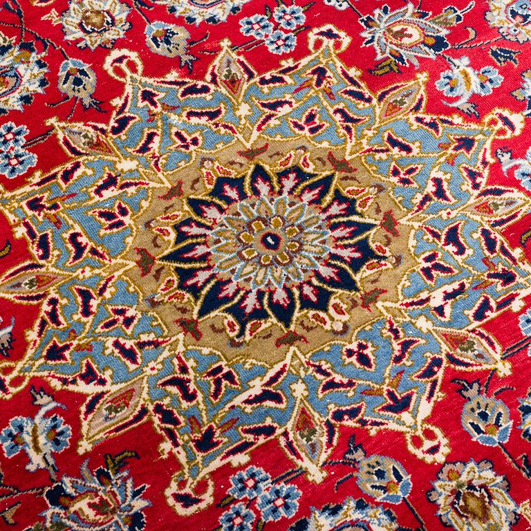 A CARPET, Najafabad, ca 326 x 212 cm.