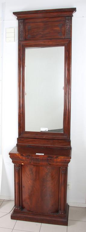 SPEGEL MED KONSOLBORD, Karl Johan,
1800-talets första hälft.