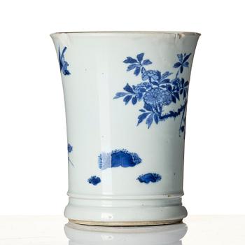 Penselställ, porslin. Qingdynastin, Kangxi (1662-1722).