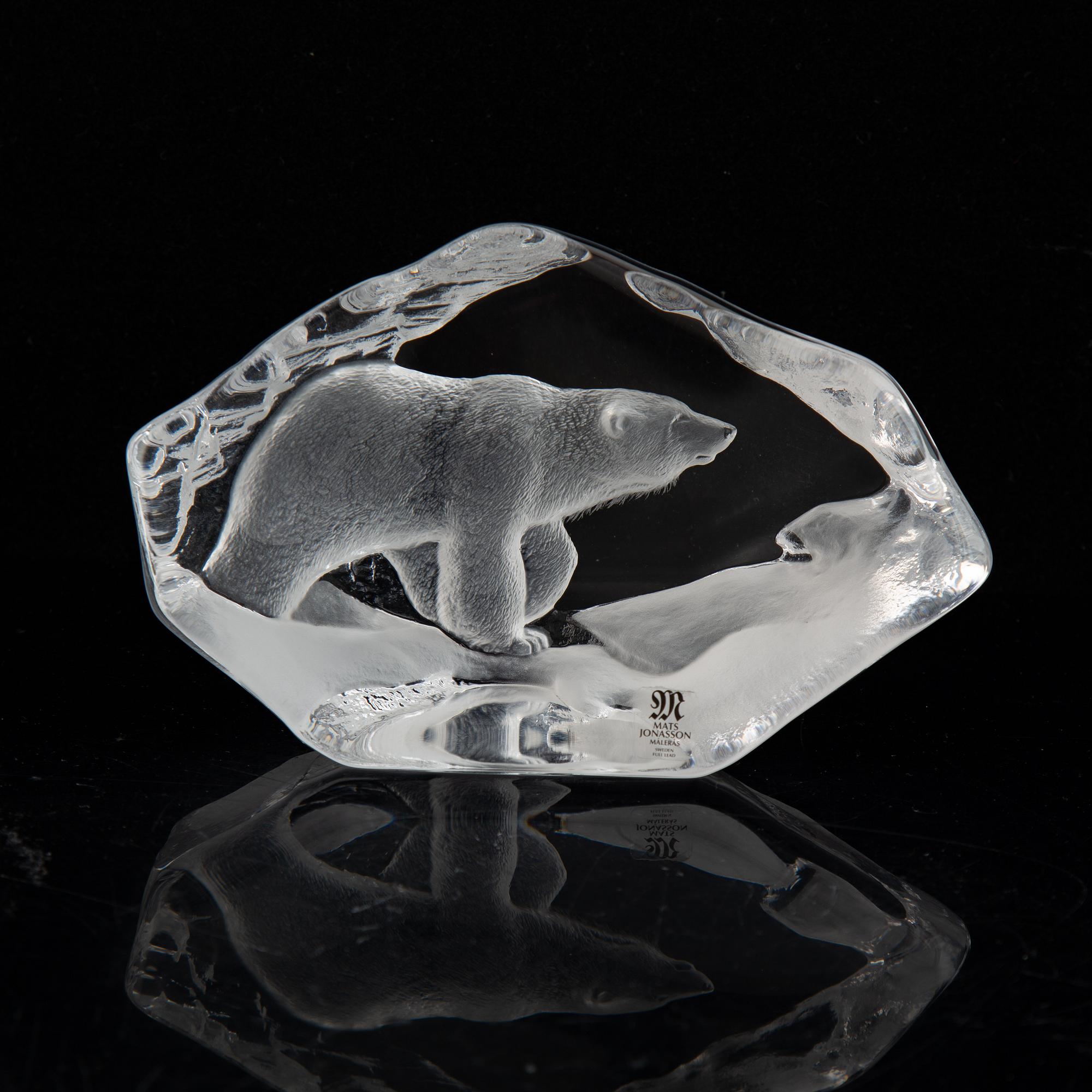 Mats Jonasson, two glass polar bears, Målerås, Sweden.