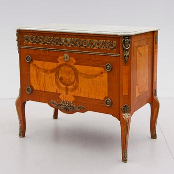 BYRÅ, gustaviansk stil, 1900-talets första hälft.