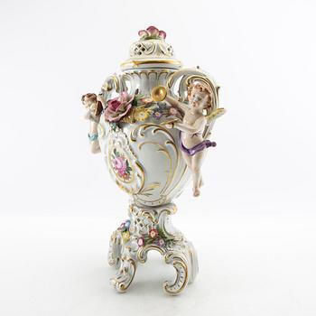 Potpurri-urna Rokokostil Tyskland 1900-talets första hälft porslin.