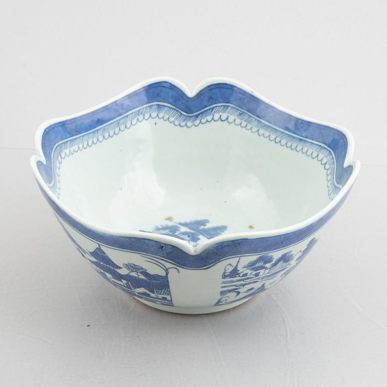 Eleven pieces of Chinese blue and white porcelain, Qing dynasty, 18th-19th century.