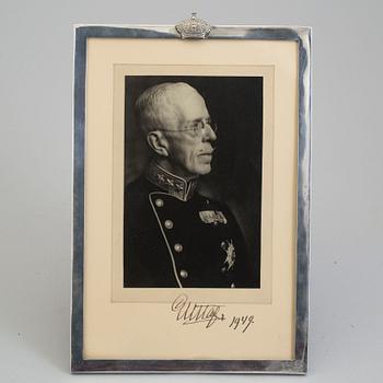 A signed photograph of King Gustav V of Sweden, dated 1949, in silver frame.