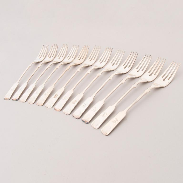 A set of 24 silver plate fish knives and forks with seashell decoration, Kultakeskus Oy, Finland 20th Century.