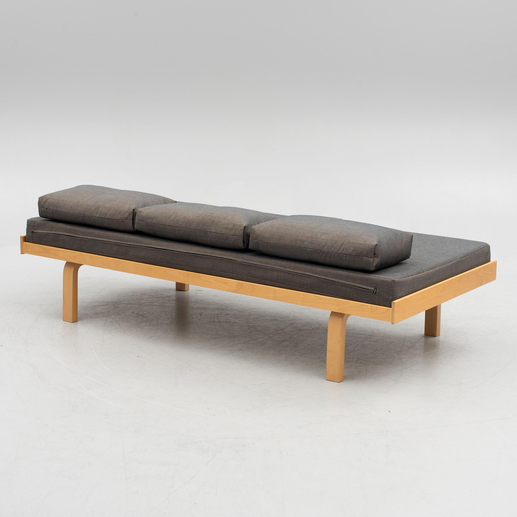 Alvar Aalto, Daybed 710 for Artek.