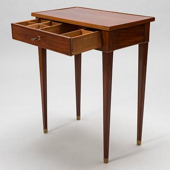 PÖYTÄ, myöhäiskustavilainen, signeerattu C G Foltiern, 1800-luvun alku.