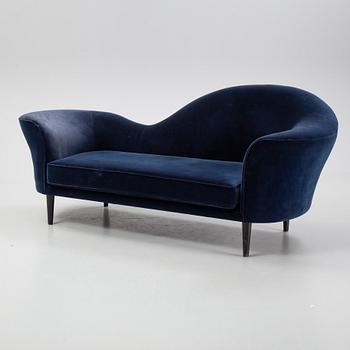 Gubi Olsen, a 'Grand Piano' sofa from Gubi.